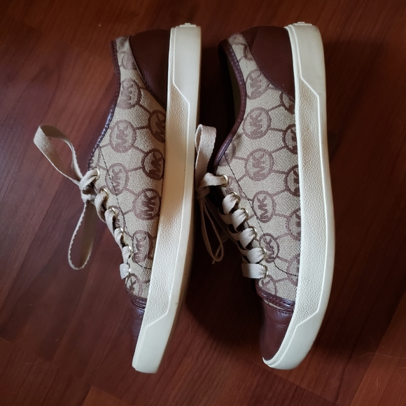 MICHAEL KORS Sneaks Sz 7.5 Women's Great Pre-owned - Picture 2 of 3